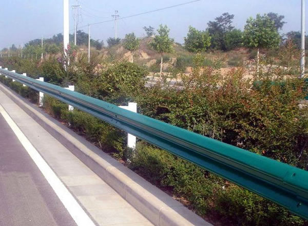 Green PVC Coated Steel Highway Barrier
